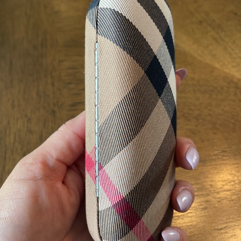 Burberry Nova Check Hard Eye Case - Picture 2 of 13